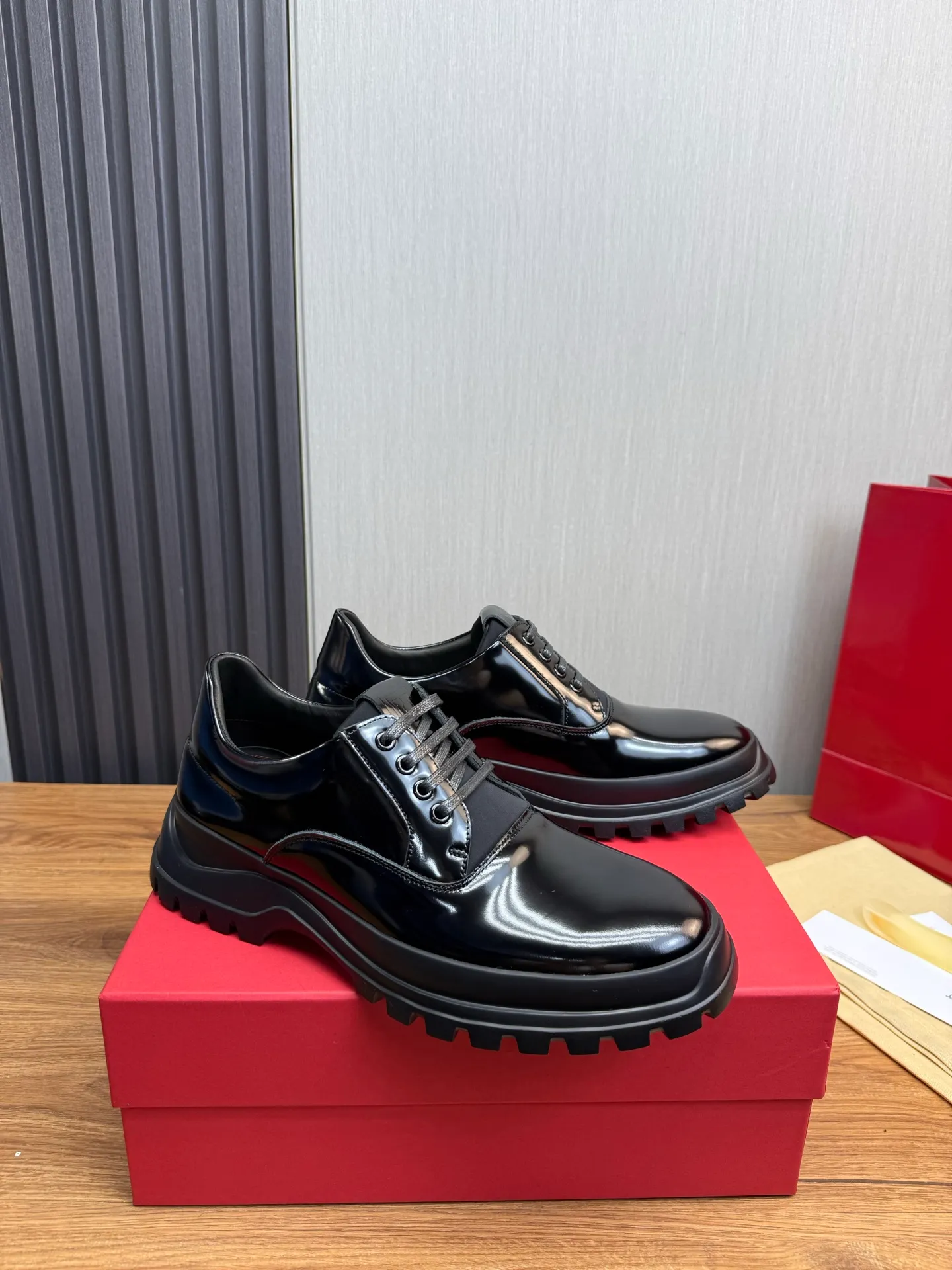 Men's shoes 💰880💰 Ferragamo. [Ferragamo] Men's Loaf leather shoes, the latest hot style, 1:1 original purchase quality, top quality, imported open-edge beaded cowhide leather on the upper, hand-made three-dimensional stitching highlights the round toe design, the inner feet are made of imported cowhide, with original wear-resistant rubber outsole, matching code 39-44, (38, 45 custom-made, non-refundable)